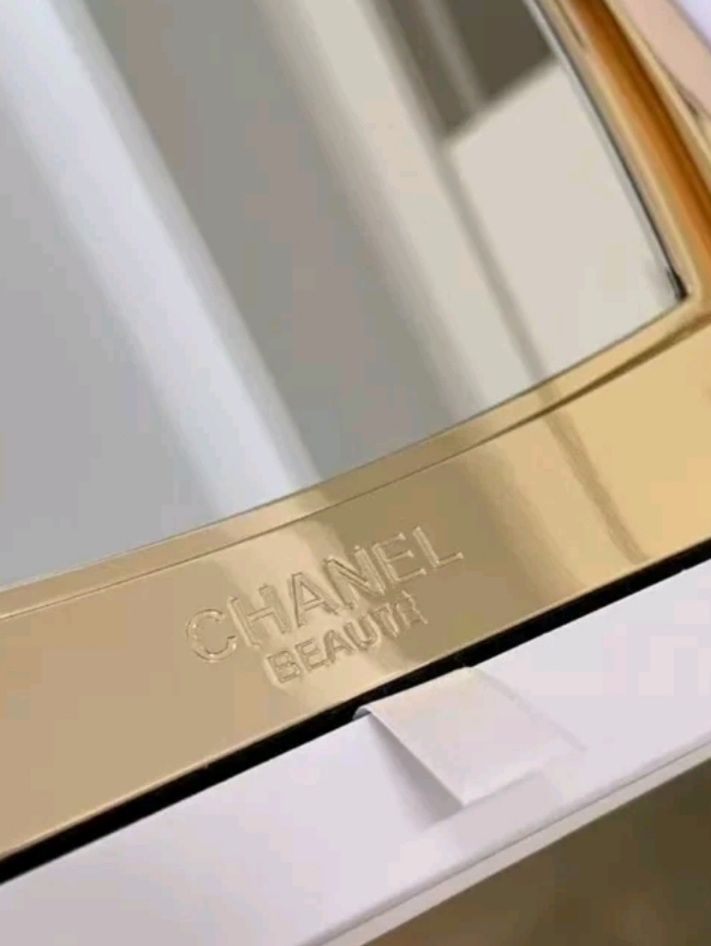 Chanel Luxury Gold Square Rotating Double-Sided Vanity Mirror Original Gift Box - Picture 8 of 8